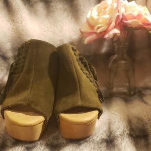 Woman's size 6 wedge heels